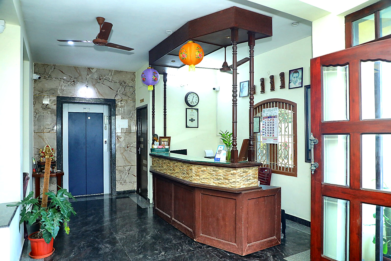 Reception Lounge & Elevator Lobby - Hotel Priso Puducherry