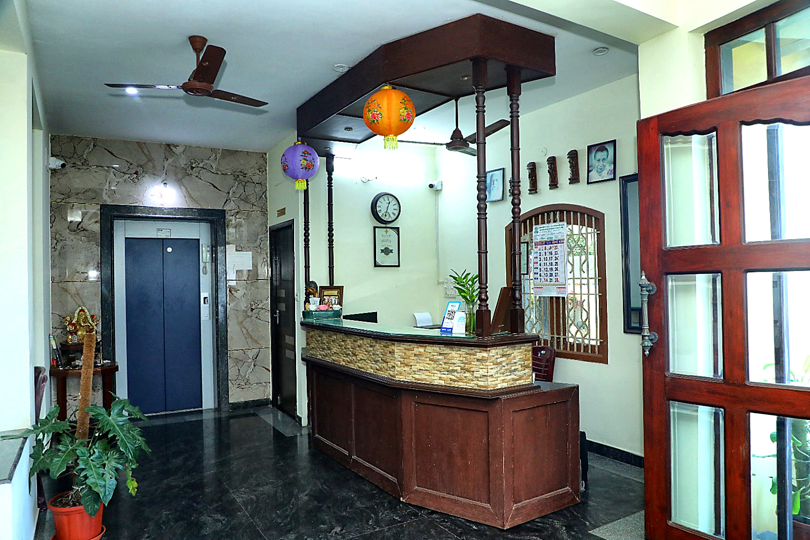 Elevator Foyer & Guest Corridor - Hotel Priso Puducherry