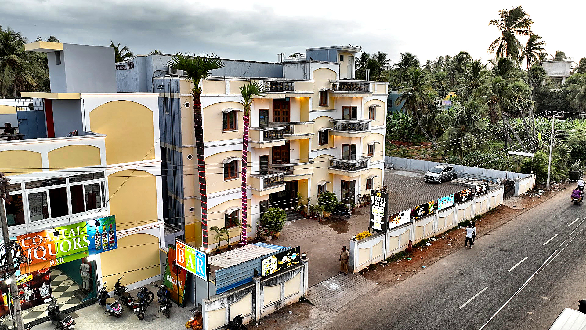 Main Road Highway Entrance - Hotel Priso Puducherry