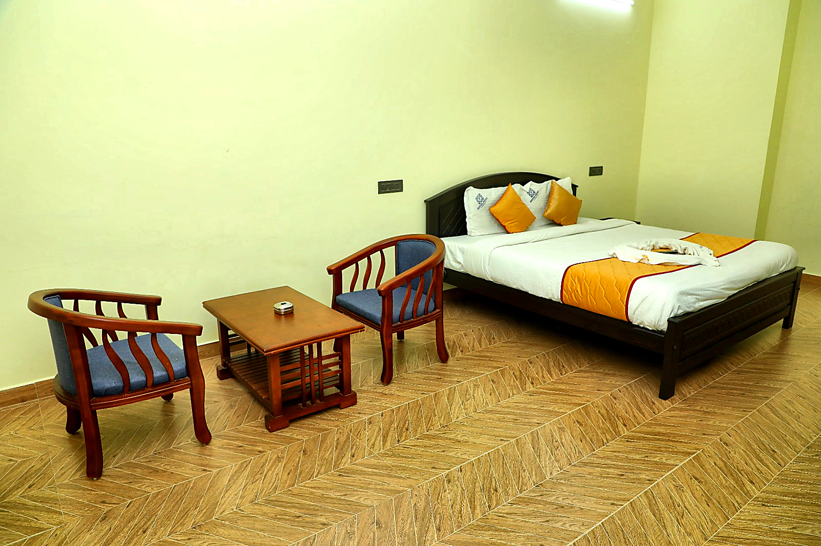 Executive Room Seating & Coffee Table - Hotel Priso Puducherry