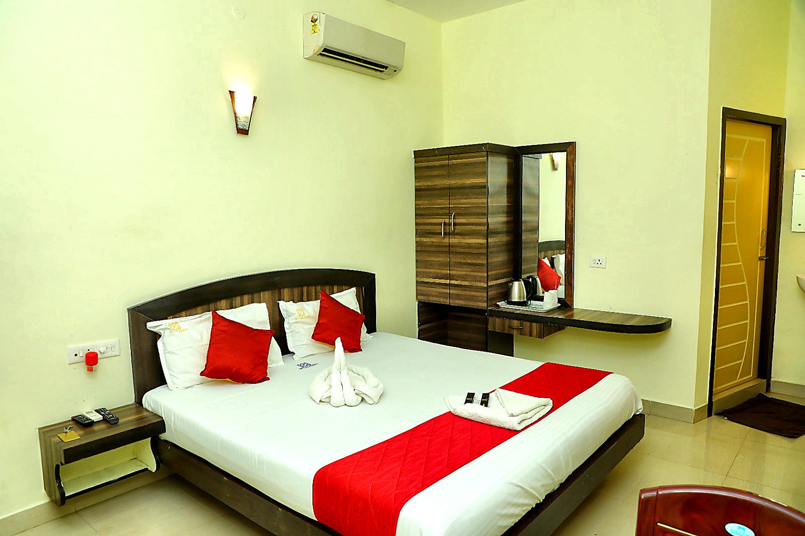 Master Luxury Suite with Climate Control AC - Hotel Priso Puducherry